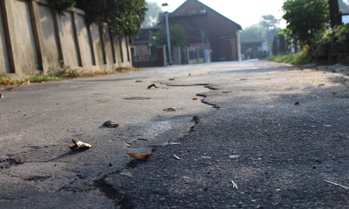 Die Pommersche Straße ist in schlechtem Zustand, sie soll saniert werden, Fotos: Baltzer