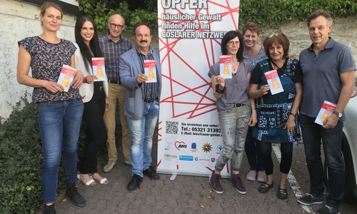 Von links: Eva Römling-Wasserthal,Viktoria Dewald,Erwin Müller,Günter Koschig, Brigitte Buttgereit-Hahne,Marion Becker,Petra Franke und Harald Töpfer. Foto: Goslarer Netzwerk