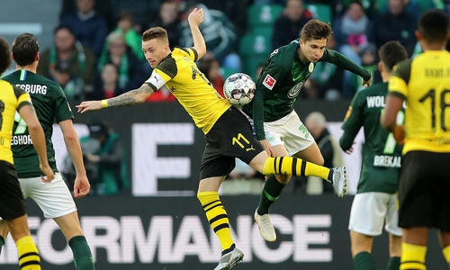 Elvis Rexhbacaj im Hinspiel gegen Torschütze Marco Reus. Es endete knapp mit 1:0 für die Borussia. Foto: Agentur Hübner
