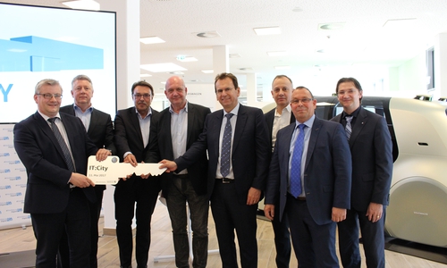 Nach der Eröffnung der IT-City am 11. Mai, bekommt nun die Zubringerstraße einen neuen Namen. Foto: Eva Sorembik