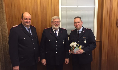 Ortsbandmeister Thomas Niemann, ehemaliger Kassenführer Bodo Falkenberg, Gruppenführer Christian Tietz. Fotos: Feuerwehr Bansleben