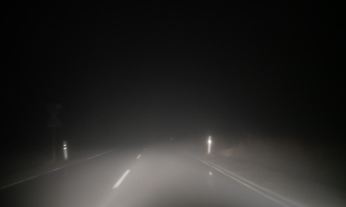 Aufgrund des Nebels war die Gefahr für Autofahrer besonders schwer sichtbar. Symbolfoto: Alexander Panknin