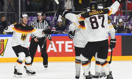 Jubel nach Patrick Hagers Siegtreffer. Foto: imago / Jan Huebner