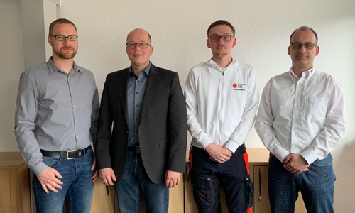 Dr. Torben Biester (Leitender Notarzt), Hendrik Voges (Ärztlicher Leiter Rettungsdienst), Christian Beismann (Organisatorischer Leiter Rettungsdienst) und Stefan Fries (Rettungsdienstleiter DRK). Foto: Landkreis Peine