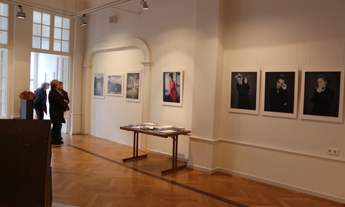 Ankauf von Kunstwerken für den Frühjahrssalon. Foto: Robert Braumann