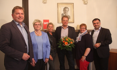 (von links): der neue SPD-Ratsfraktionsvorstand um Matthias Disterheft, Annette Johannes, Annette Schütze, den Vorsitzenden Christoph Bratmann und Nicole Palm. Dazu ganz rechts: Dr. Christos Pantazis, Vorsitzender der SPD Braunschweig. Foto: SPD Braunschweig