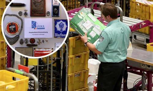 Der Zoll ist auf ein Paket mit
NS-Devotionalien gestoßen. Foto: Zoll Braunschweig