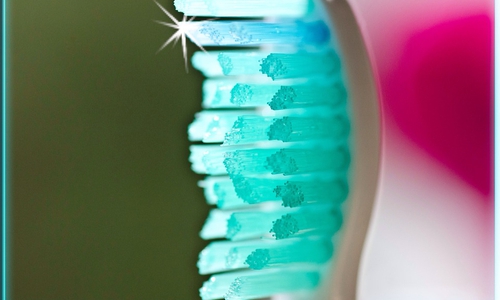 Gegen drei Frauen wurde ein Strafverfahren eingeleitet, weil sie versuchten, Aufsatzsteckbürsten für elektrische Zahnbürsten in einem Kinderwagen aus dem Laden zu schmuggeln. Symbolfoto: Pixabay