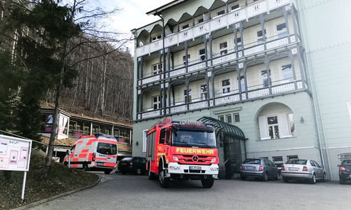 Die Foto musste anrücken um vier Personen aus einem Aufzug zu retten. Foto: Feuerwehr
