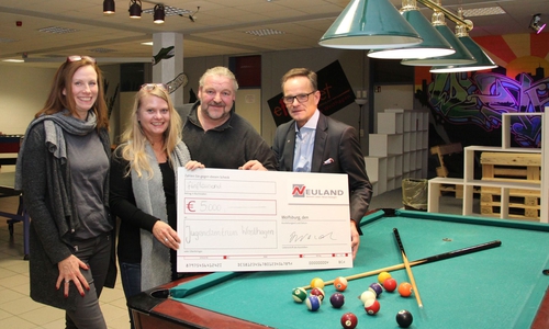 Die NEULAND spendete  5.000 Euro an das FBZ Westhagen. Mit dabei waren die Betreuer des FBZ Marijana Helms, Petra Dörnbach und Jörg Tornow sowie Hans-Dieter Brand von der NEULAND (v. li.). Foto: NEULAND Wohnungsgesellschaft mbH 