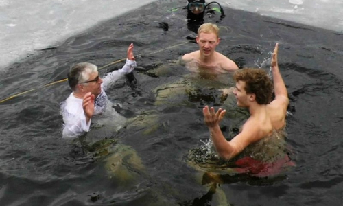 Das Eisschwimmen findet bereits seit einigen Jahren statt. Foto: Verein/Archiv