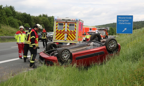 Das Auto landete auf dem Dach. Foto: Rudolf Karliczek