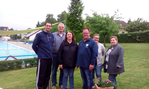 Von links:
Frank Klages, Bernd Kalinowski (Vorstand Förderverein Freibad Groß Denkte e. V. ), Edel und Jürgen Tostmann, Ulrike Giesler sowie Tina Hintze. Foto: Privat