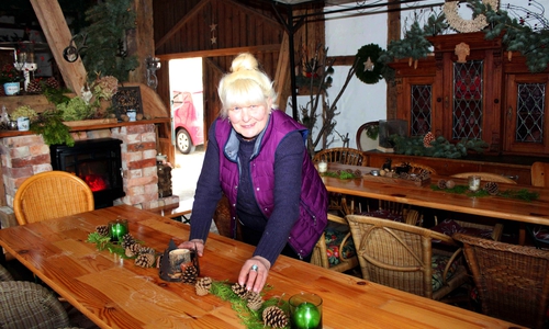Am 26. November findet in Klein Biewende der Adventsbasar statt. Helga Dietrich freut sich schon auf viele Besucher. Foto: Bernd-Uwe Meyer