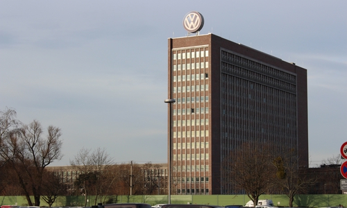 Volkswagen-Mitarbeiter müssen durch die Schließung der Werke nun mit finanziellen Einbußen rechnen. (Symbolbild)
