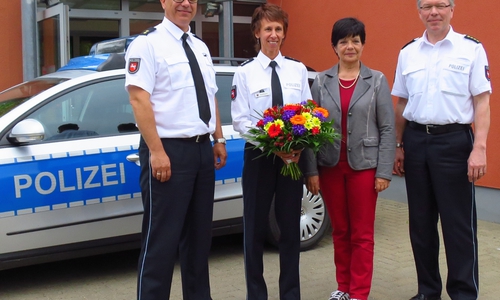 Polizeioberrat Rodger Kerst, Kriminalhauptkommissarin Britta Hoffmann, Samtgemeindebürgermeisterin Regina Bollmeier und Leitender Polizeidirektor Wilfried Berg (v.l.). Foto: Polizei