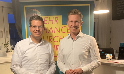 FDP-Kreisvorsitzender Björn Försterling (links) als Gastgeber mit dem Bundestagsabgeordneten Matthias Seestern-Pauly. Foto: Christina Balder