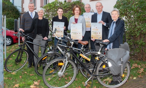 Landvolk Geschäftsführer Volker Meier, Landrätin Christiana Steinbrügge, Manuela Hahn vom Regionalverband, Projektkoordinatorin Kerstin Geffers, Kreisbauamt Claus-Jürgen Schillmann, Samtgemeindebürgermeister Oderwald Marc Lohmann und ADFC-Vorstand Erica Neumann freuen sich auf die 2. Braunschweiger LANDpartie 2020.
Foto: Tanja Bischoff