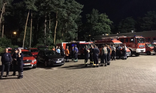 Kurz vor Mitternacht rückte die Kreisfeuerwehrbereitschaft nach Wolfenbüttel aus. Foto: Kreisfeuerwehr Gifhorn