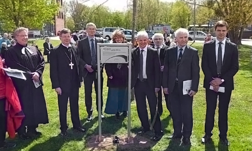 v.l.n.r.: Umweltpfarrer Rolf Adler, Landesbischof Christoph Meyns, Wolfram König (BfS), Pfarrerin Kirstin Müller, Oberbürgermeister Frank Klingebiel, Paul Koch (ehemaliger Sozialdiakon)