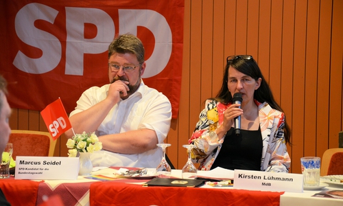 SPD-Bundestagskandidat Marcus Seidel und Bundestagsabgeordnete Kirsten Lühmann stellten sich den Fragen der Besucher. Foto: SPD