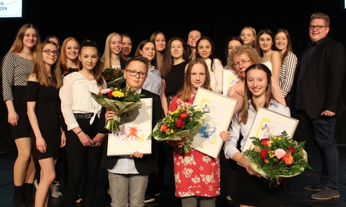 Das erfreuliche Fazit der Sportlerehrung 2019: Zahlreiche strahlende Gesichter. Fotos: Nick Wenkel