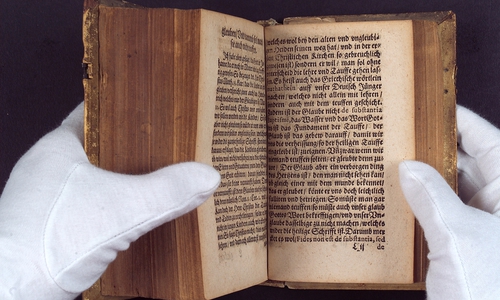 Am Beispiel von Drucken und Handschriften aus den historischen Beständen der Bibliothek werden die langjährigen Erfahrungen sowohl mit Projekten kleineren Umfangs als auch mit Massen-digitalisierungen illustriert. Foto: Herzog August Bibliothek Wolfenbüttel