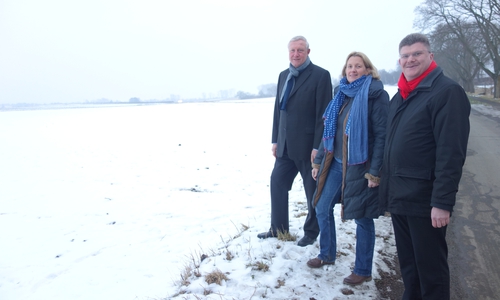 Manfred Koch, Michaela Römmeler und Alexander Hoppe (v.l.n.r) beim Ortstermin. Foto: Unternehmensgruppe FIBAV