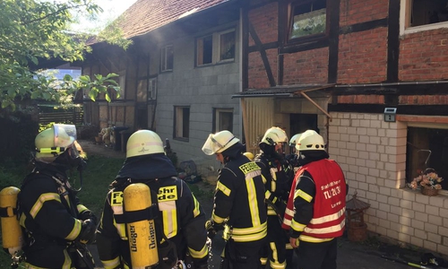 Die Ortsfeuerwehr konnte den Brand schnell unter Kontrolle bringen. Foto/Video: Nino Milizia