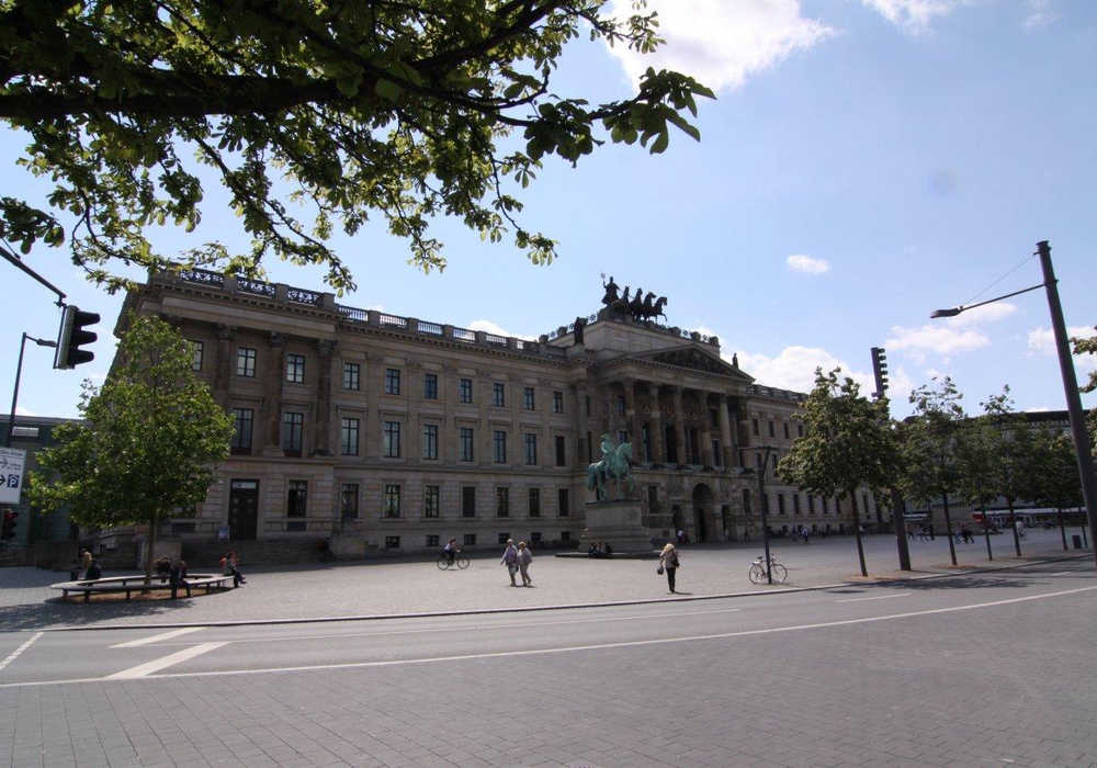 Der Schlossplatz in Braunschweig soll grüner werden.