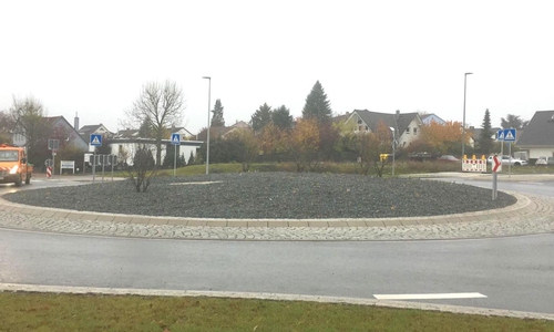Noch sieht der Kreisel eher trist aus. Dies soll sich im Frühjahr ändern. Foto: Julia Seidel