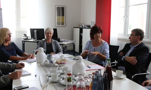 (von links) Petra Eickmann-Riedel (Samtgemeindebürgermeisterin Sickte), Landrätin Christiana Steinbrügge, Regina Bollmeier (Samtgemeindebürgermeisterin Elm-Asse) und  Wolfenbüttels Bürgermeister Thomas Pink luden zu einem Pressegespräch. Foto: Werner Heise