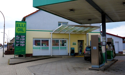 Wieder schlugen die Räuber hier zu, bei der Elli Oil Tankstelle an der Peiner Straße in Stederdorf. Foto: Alexander Panknin