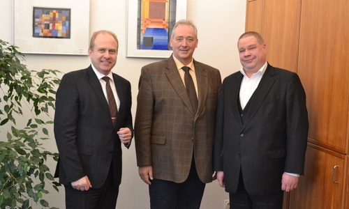 v.l. Landrat Gerhard Radeck, der neue Vizepräsident des Niedersächsischen Landtags, Frank Oesterhelweg (CDU), und der Bürgermeister der Stadt Helmstedt, Wittich Schobert (CDU). Foto: Landkreis Helmstedt