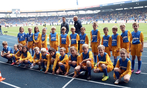 Die Klasse der 3a der Erich-Kästner-Schule im Eintracht-Stadion. Foto: privat