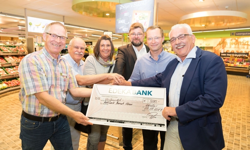 Priesmeier und Seidel bei der Scheckübergabe. Fotos: SPD