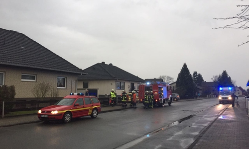 Aktuell erkundet die Feuerwehr die Situation. Foto: Anke Donner