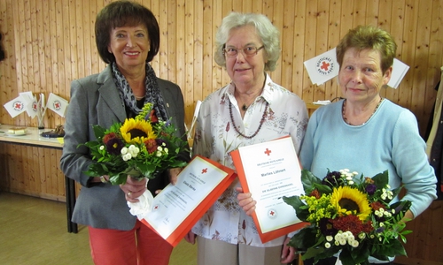 Von links: Gisela Stenke, Erdmuth Queißer, Marlies Löhnert. Foto: DRK Ortsverein