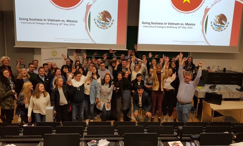 Gruppenfoto der internationalen Studierenden der Ostfalia und der Studierenden der University of Tennessee Chattanooga. Foto: Hochschule Ostfalia