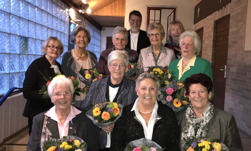 Von links nach rechts
Ulrike Bornecke, Helene Gottwald, Elisabeth Lenz, Sieglinde Nüchter, Erika Wagner, Pfarrer Jürgen von Schilling, Rita Müller, Erika Rebentisch, Karola >Baum, Erika Brückmann und Rita Voß
Auf dem Foto fehlen leider krankheitsbedingt: Annemarie Minschke, Lieselotte Ohainski und Erika Wasmuß (Die Frauenhilfe wünscht allen drei Damen „Gute Besserung!“). Fotos: Peter G. Matzuga