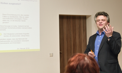 Herr Kaethner hielt einen Vortrag zum Thema IT und dem Schutz von Kundendaten. Foto: Privat