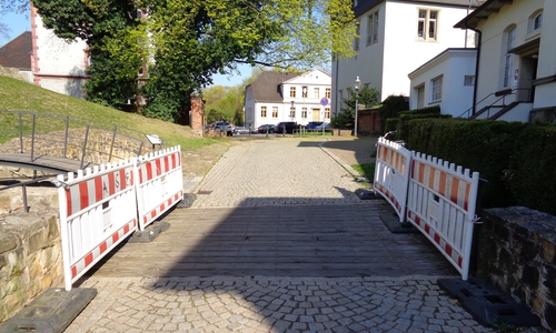 Die Brücke bekommt einen neuen Holzbohlenbelag. Foto: Stadt Peine