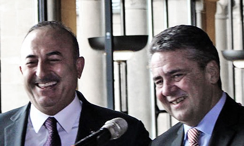 Augenscheinlich ein herzliches Treffen: Mevlüt Cavusoglu und Sigmar Gabriel. Foto: Frederick Becker