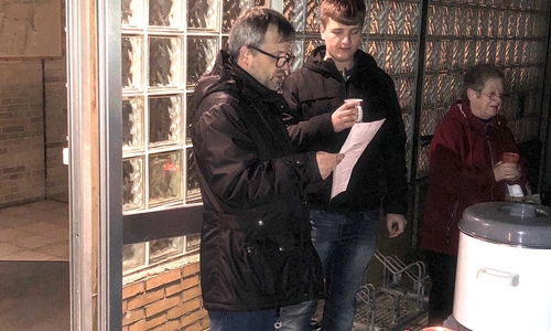 Der 1. Vorsitzende, Frank Senne, liest die Weihnachtsgeschichte vor. Fotos und Text: Peter G. Matzuga