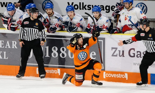 Daniel Sparre jubelt nach seinem Siegtreffer. Foto: Michael Täger