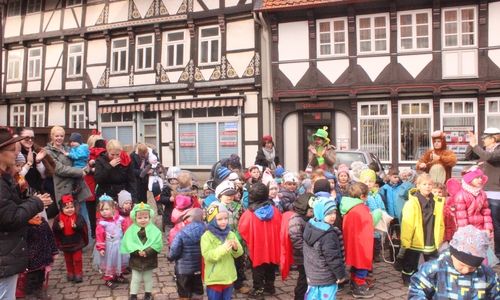 Die Kinder des Hornburger Kindergartens zogen am Vormittag verkleidet durch die Stadt. Fotos: Anke Donner