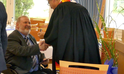 Verabschiedung und Ehrung von Claus Werkmeister (l.) durch Hans-Peter Daub. Foto: Stiftung Clus