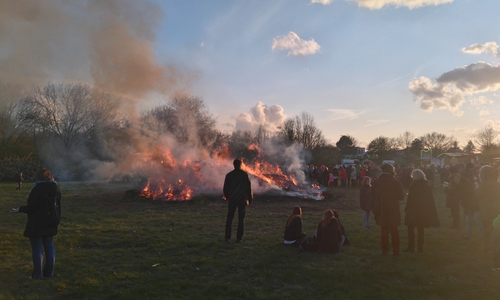 In der Stadt Gifhorn wird es wie im Vorjahr kein zentrales Osterfeuer geben. Aber in einigen Ortsteilen und natürlich in den Gemeinden des Landkreises findet man Alternativen. Archivfoto: Alexander Dontscheff