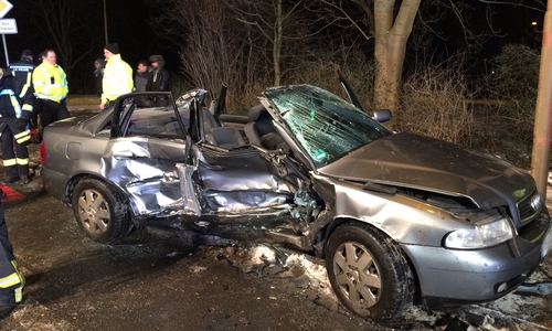 Der Fahrer des Audi wurde leicht, sein 18-jähriger Beifahrer schwer verletzt. Fotos/Video: 24-7aktuell(BM)