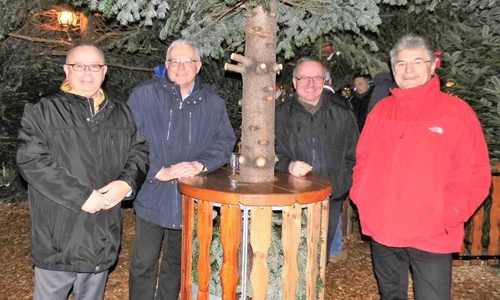 Der CDA-Kreisverband Wolfenbüttel ließ das Jahr 2017 mit einem Weihnachtsmarktbesuch ausklingen. Dabei waren (v. l.) Andreas Meißler, Klaus Hantelmann, Michael Hartig und Herbert Theissen. Foto: CDA